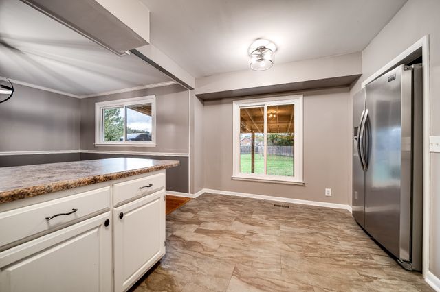 202 Raindrop Ln, Hendersonville, TN 37075