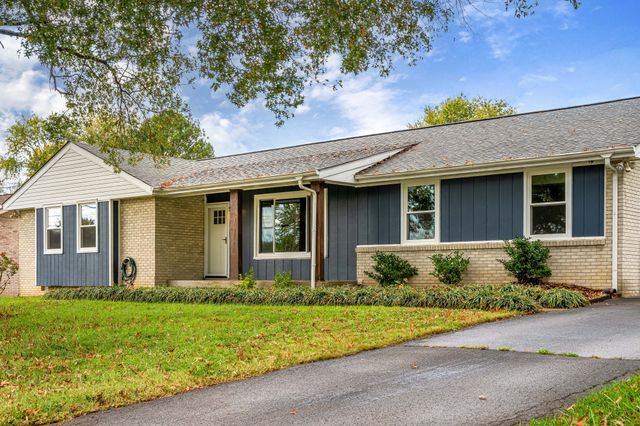 202 Raindrop Ln, Hendersonville, TN 37075