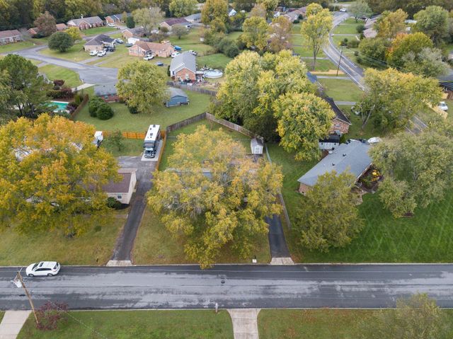 202 Raindrop Ln, Hendersonville, TN 37075