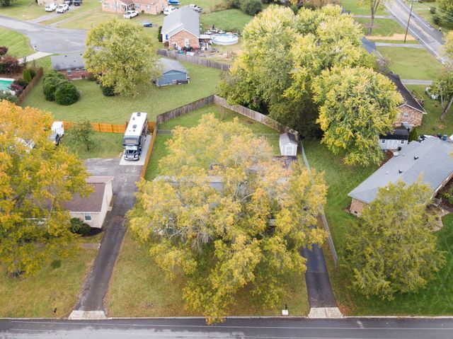 202 Raindrop Ln, Hendersonville, TN 37075