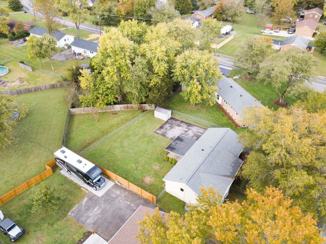 202 Raindrop Ln, Hendersonville, TN 37075