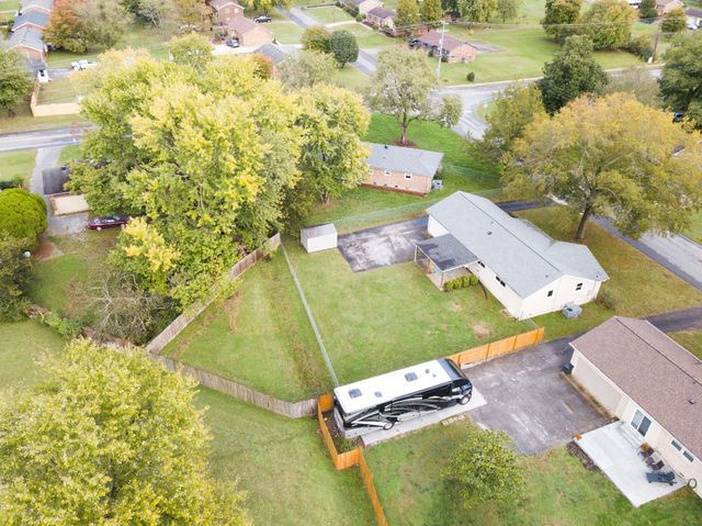 202 Raindrop Ln, Hendersonville, TN 37075