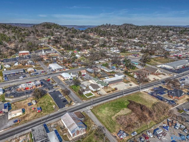 1640A Blount Avenue, Guntersville, AL 35976