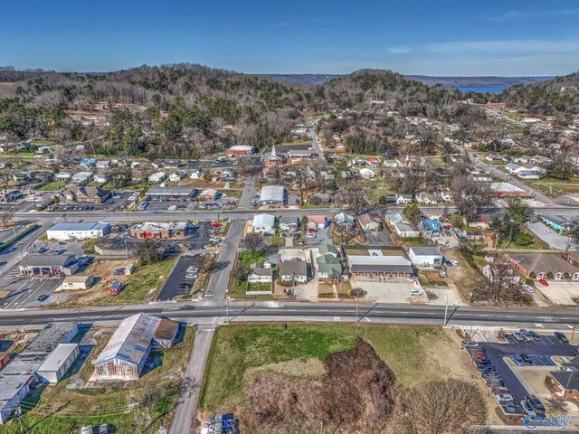 1640A Blount Avenue, Guntersville, AL 35976