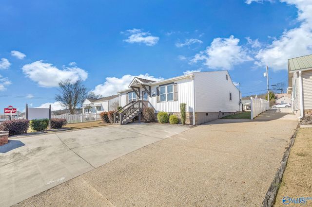 1640A Blount Avenue, Guntersville, AL 35976