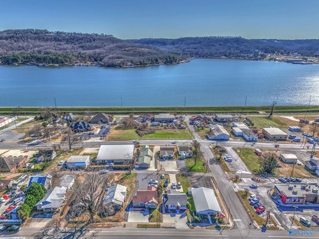 1640A Blount Avenue, Guntersville, AL 35976