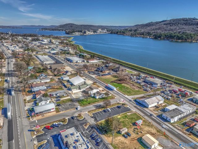 1640A Blount Avenue, Guntersville, AL 35976