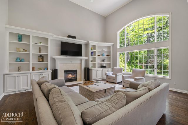 758 Middlesex Road, Grosse Pointe, MI 48230