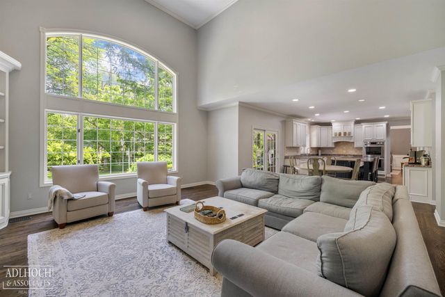 758 Middlesex Road, Grosse Pointe, MI 48230