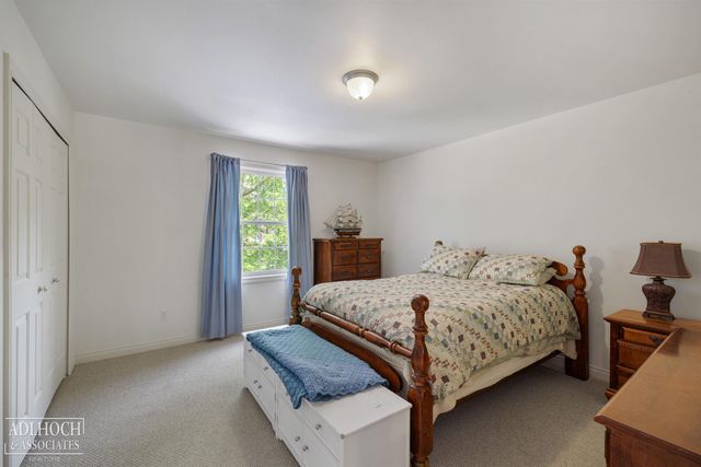 758 Middlesex Road, Grosse Pointe, MI 48230