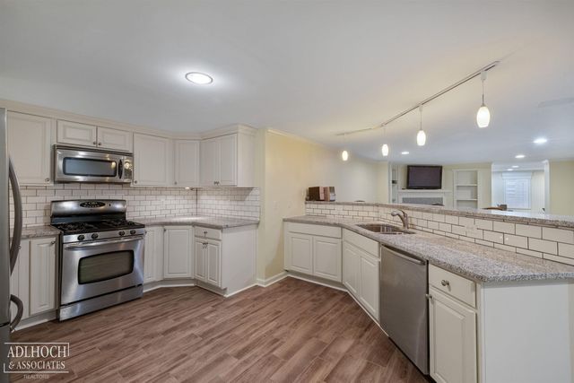 758 Middlesex Road, Grosse Pointe, MI 48230
