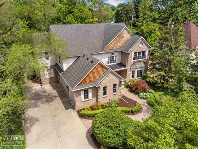 758 Middlesex Road, Grosse Pointe, MI 48230