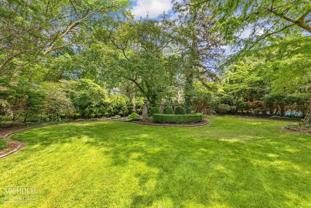 758 Middlesex Road, Grosse Pointe, MI 48230