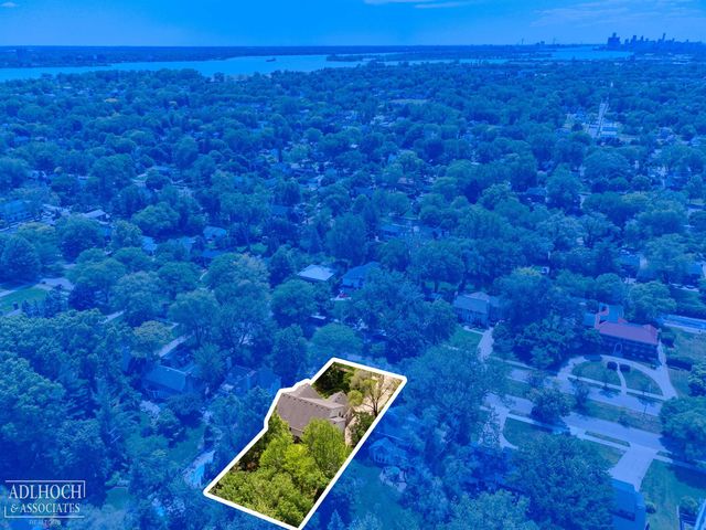 758 Middlesex Road, Grosse Pointe, MI 48230