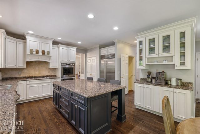 758 Middlesex Road, Grosse Pointe, MI 48230