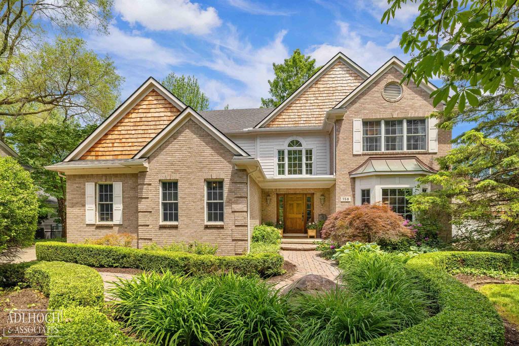 758 Middlesex Road, Grosse Pointe, MI 48230