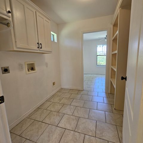 5731 N Cape Drive, Chandler, TX 75758