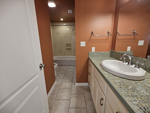 5731 N Cape Drive, Chandler, TX 75758