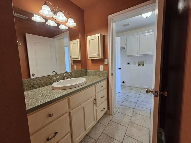 5731 N Cape Drive, Chandler, TX 75758