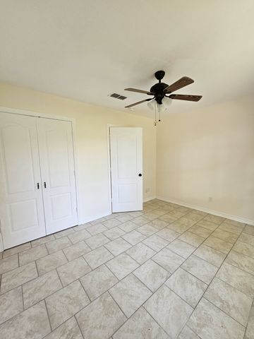 5731 N Cape Drive, Chandler, TX 75758