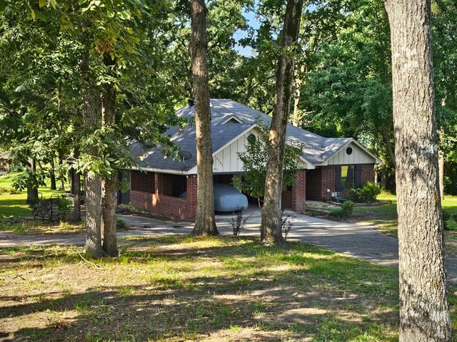 5731 N Cape Drive, Chandler, TX 75758