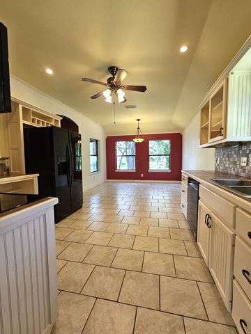 5731 N Cape Drive, Chandler, TX 75758