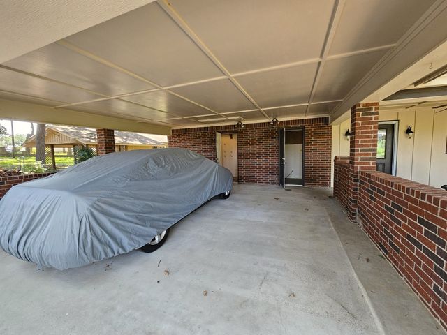 5731 N Cape Drive, Chandler, TX 75758