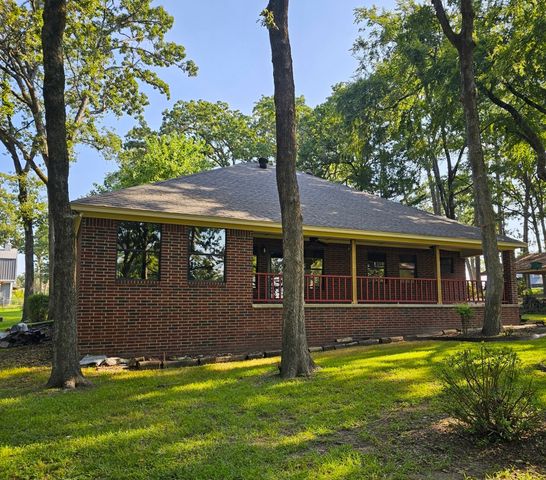 5731 N Cape Drive, Chandler, TX 75758