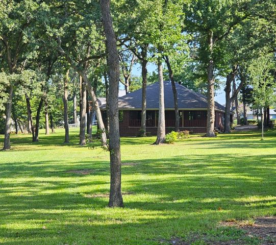 5731 N Cape Drive, Chandler, TX 75758