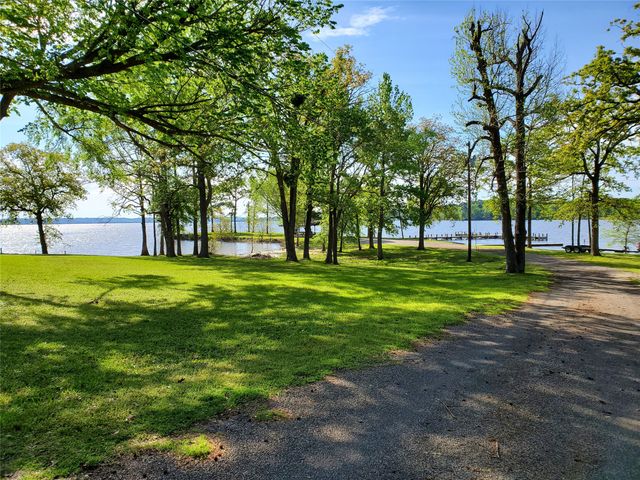 5731 N Cape Drive, Chandler, TX 75758