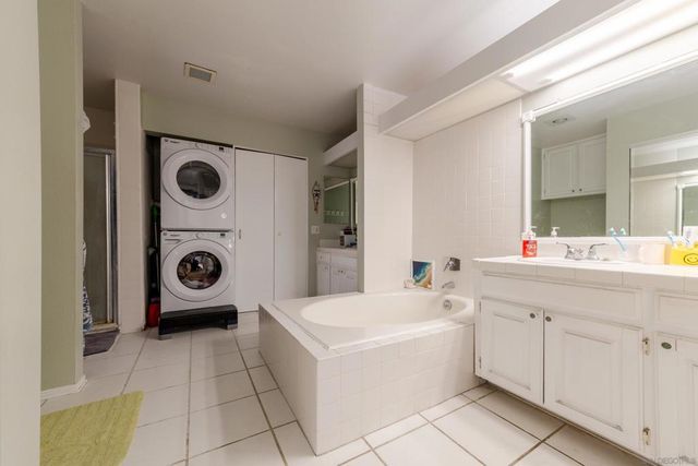 7959 Caminito Dia 2, San Diego, CA 92122