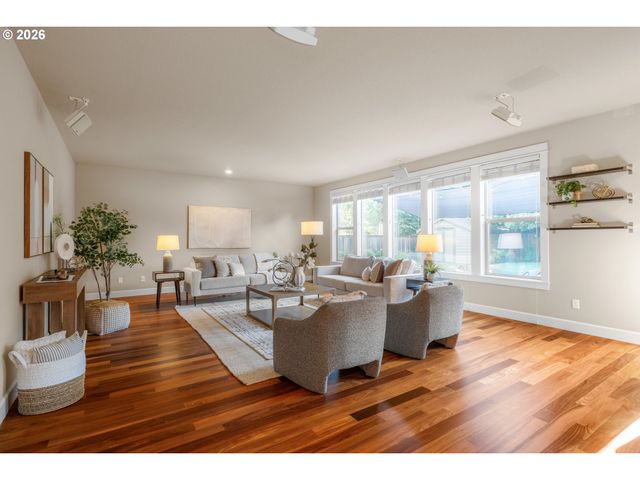 2067 Sw 192ND Ave, Beaverton, OR 97003