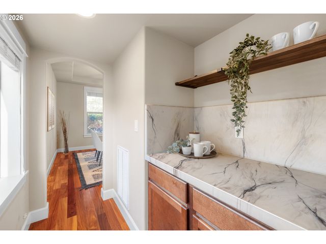 2067 Sw 192ND Ave, Beaverton, OR 97003