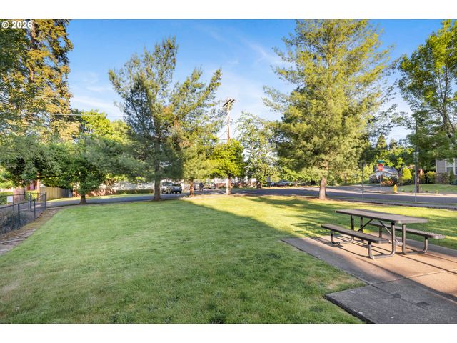 2067 Sw 192ND Ave, Beaverton, OR 97003