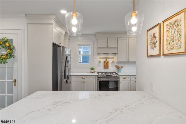 8 Oak Ln, Cranford Twp., NJ 07016
