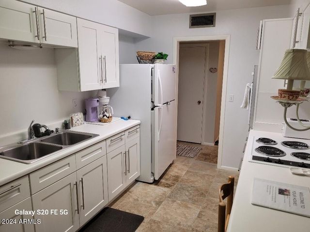 10536 W SNEAD Drive, Sun City, AZ 85351