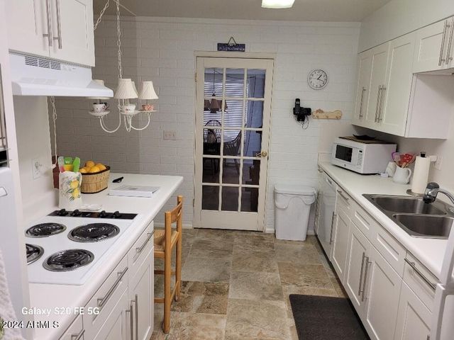 10536 W SNEAD Drive, Sun City, AZ 85351
