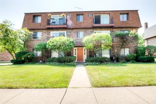 1212 Whispering Hills Court 3B, Naperville, IL 60540