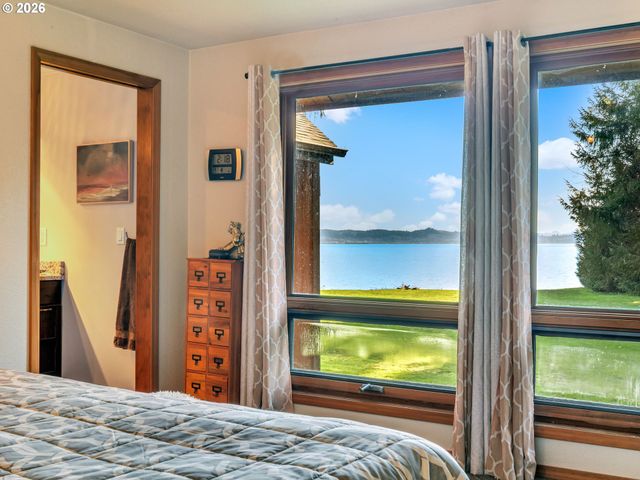 556 STATE ROUTE 401, Naselle, WA 98638