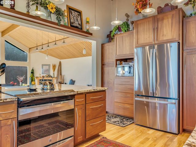 556 STATE ROUTE 401, Naselle, WA 98638