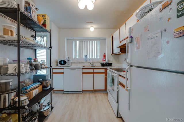 42764 Lilley Pointe Drive 165, Canton Charter Township, MI 48187