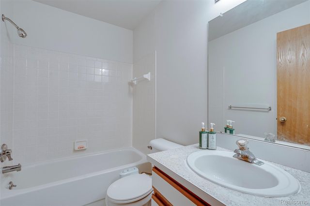 42764 Lilley Pointe Drive 165, Canton Charter Township, MI 48187