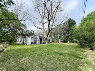 5863 Southgood Street, Houston, TX 77033
