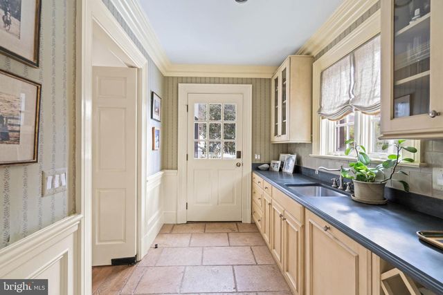 4641 DEXTER ST NW, Washington, DC 20007