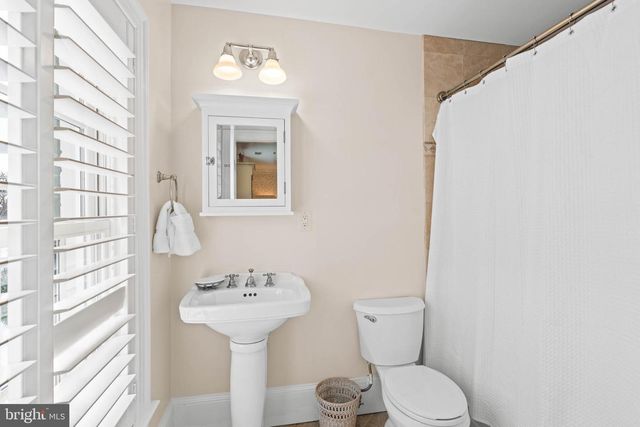 4641 DEXTER ST NW, Washington, DC 20007