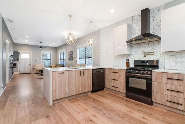 2507 W GRAY STREET, Tampa, FL 33609