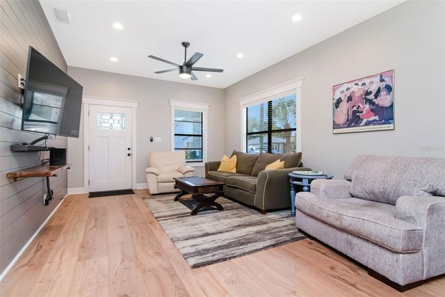 2507 W GRAY STREET, Tampa, FL 33609