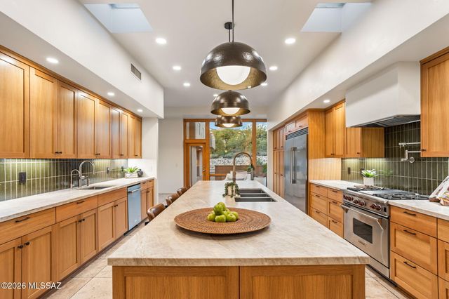 4635 N Placita Roca Blanca, Tucson, AZ 85718