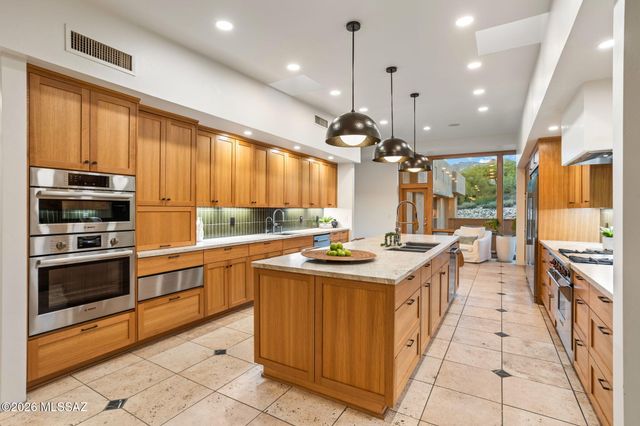 4635 N Placita Roca Blanca, Tucson, AZ 85718