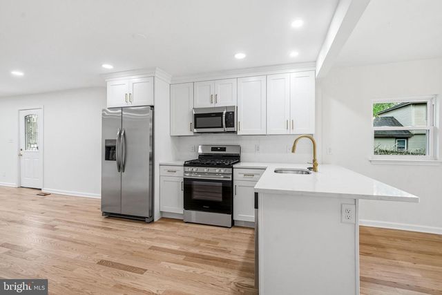 36 POINT BREEZE AVE, Clementon, NJ 08021